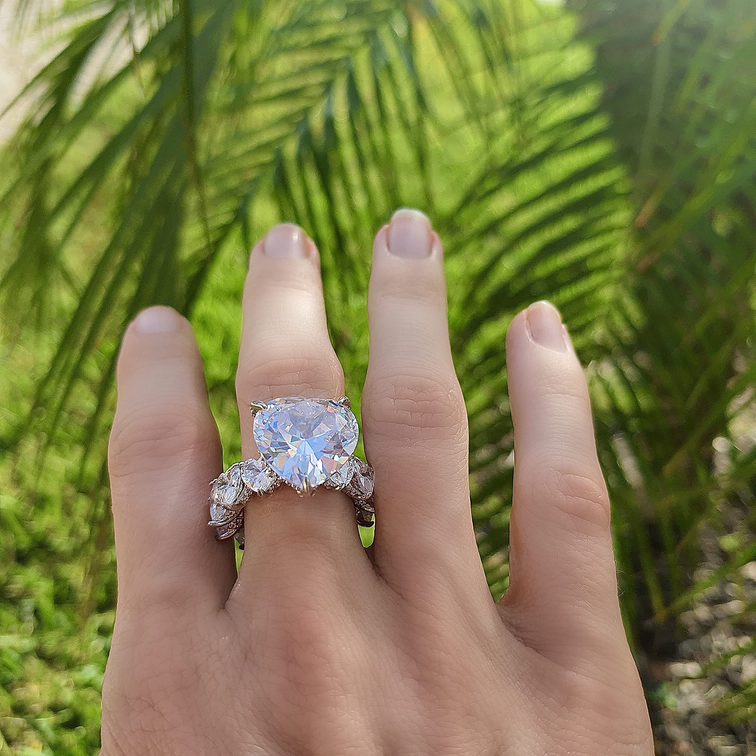Amazon.com: Roxxy Crystals Heart shaped 5K Cubic Zirconia